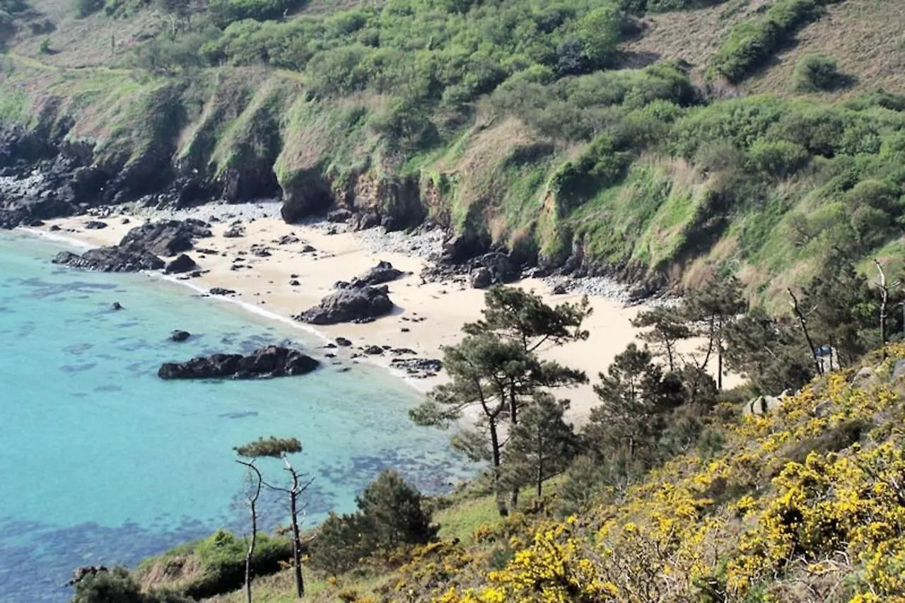 Longere Renovee Avec Acces Direct A La Mer Guimaec