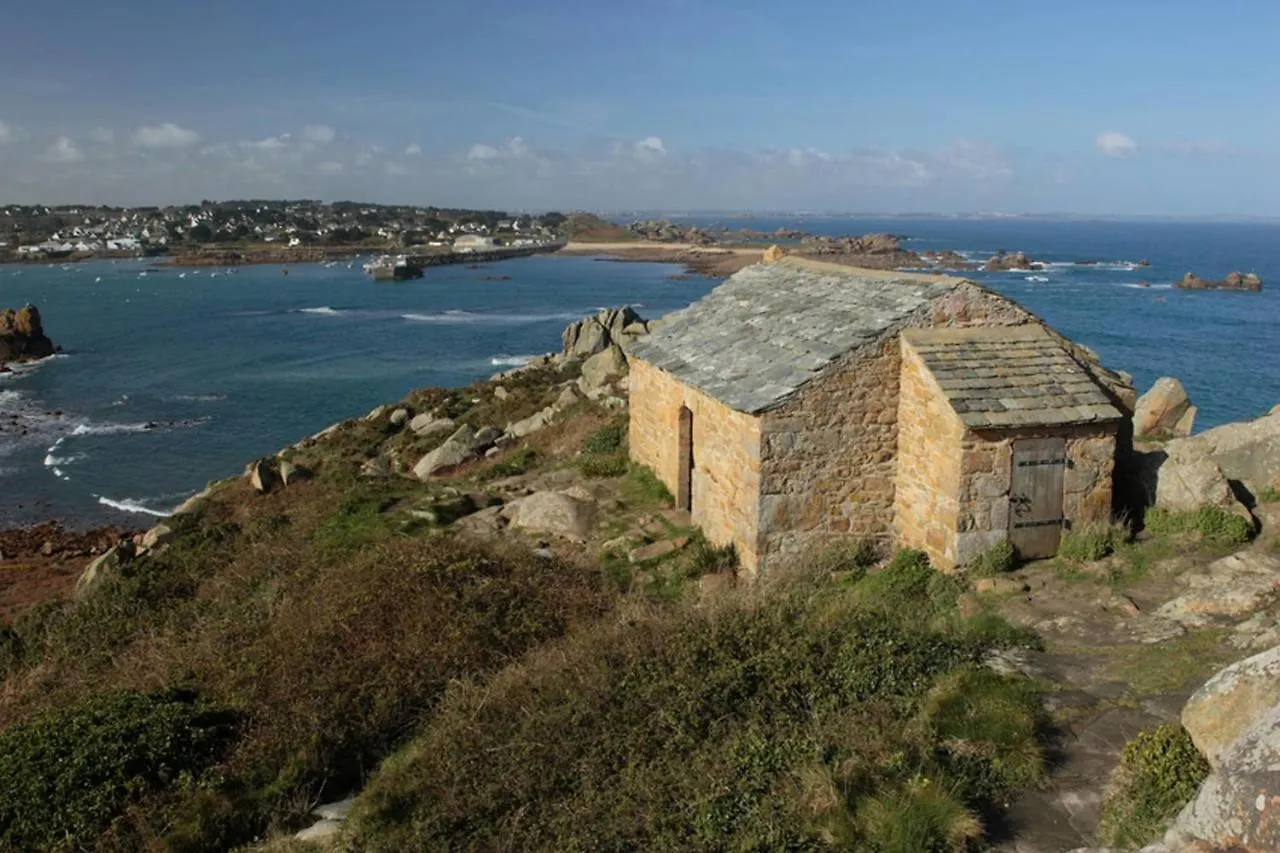 Holiday home Longere Renovee Avec Acces Direct A La Mer Guimaec